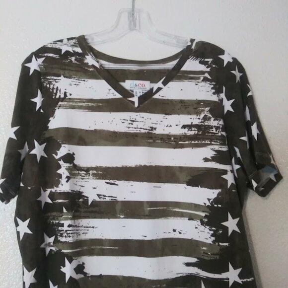 Denim & CO women's size M Olive green and white American flag print top - Picture 2 of 13